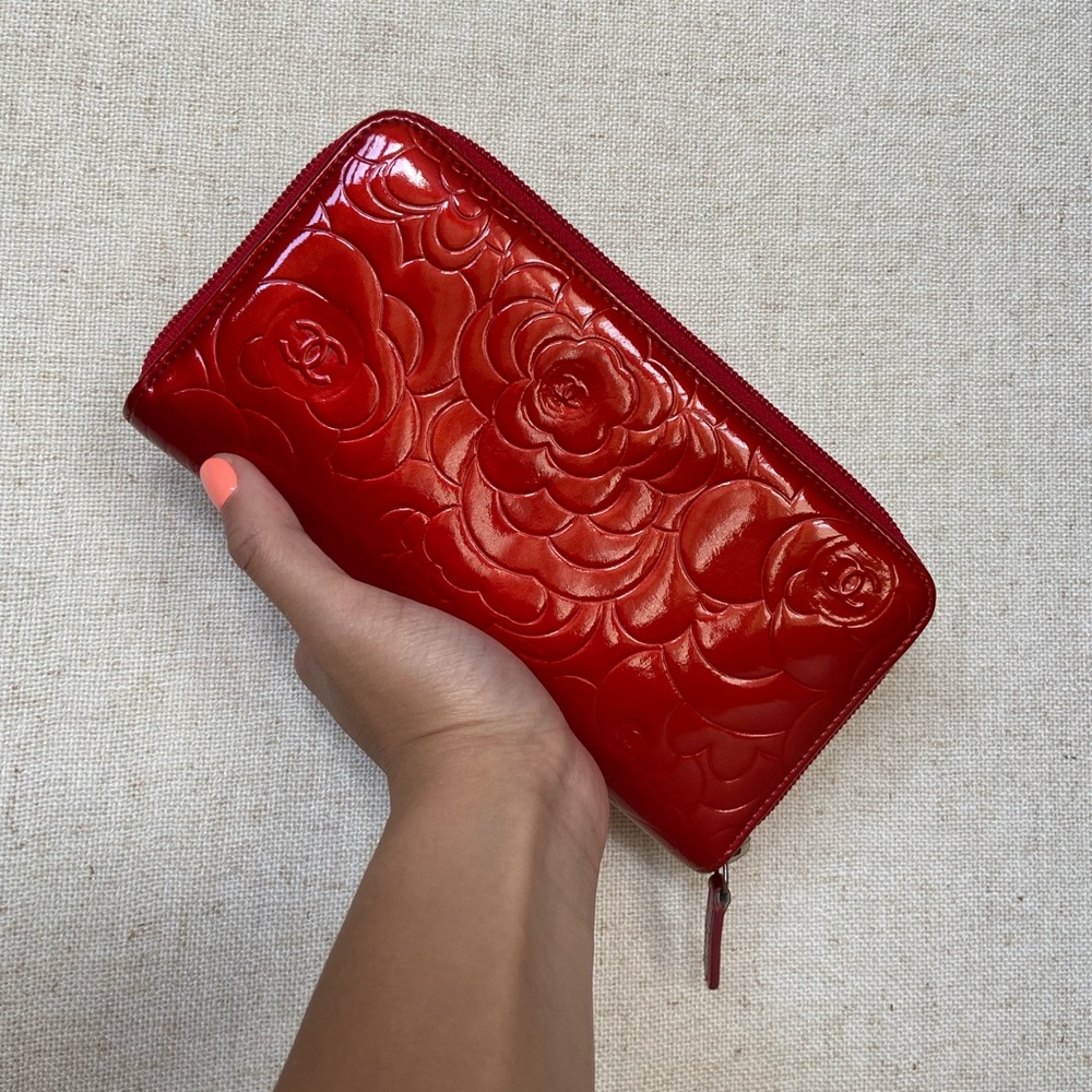 Chanel Red Patent Camellia Zippy Wallet - Picture 3 of 11